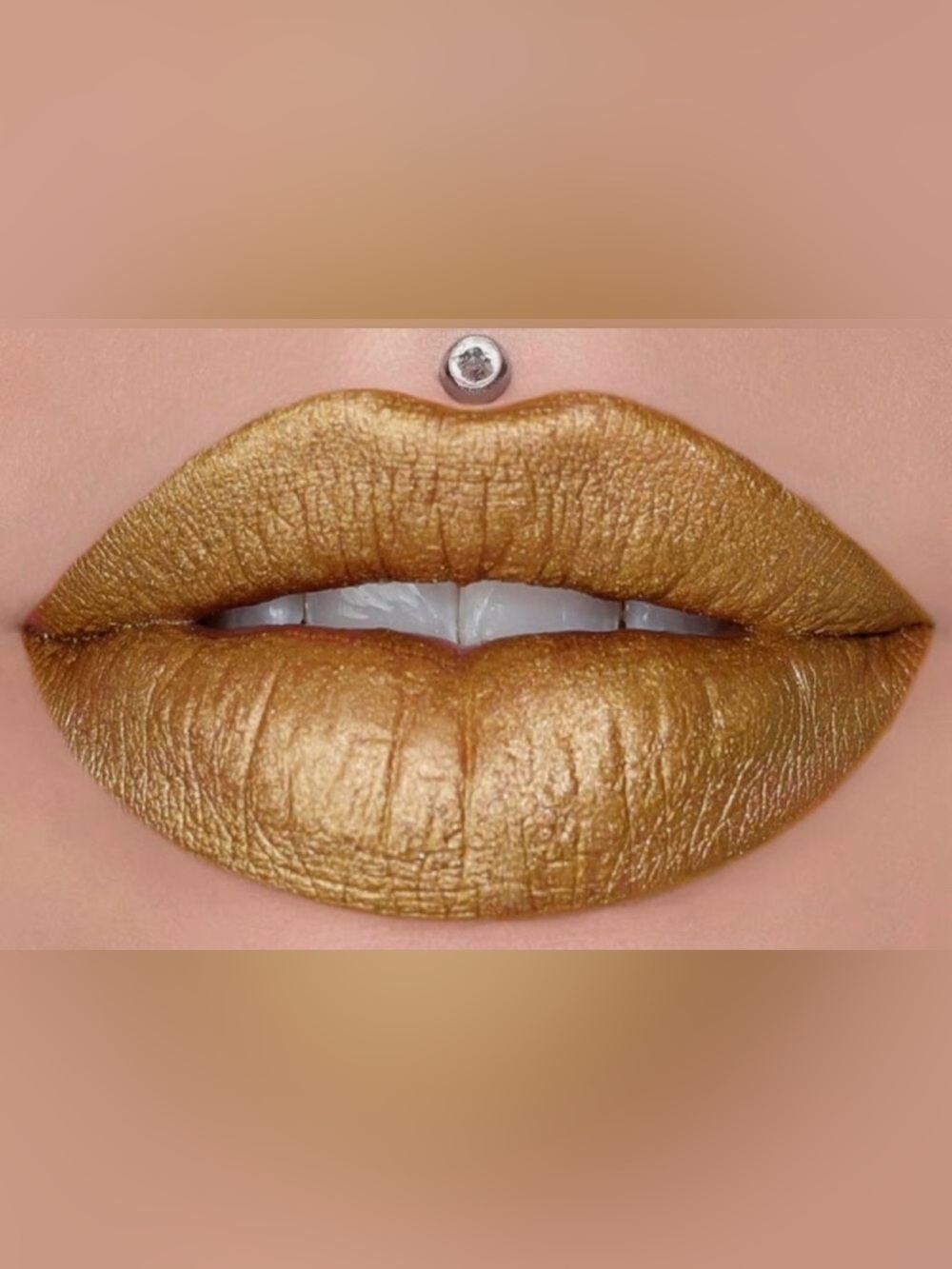 Jeffree Star Velour Liquid
Lipstick - First Class - Metallic
Gold - NWB